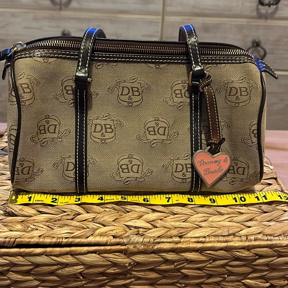Vintage Dooney & Bourke Barrel Bag GUC